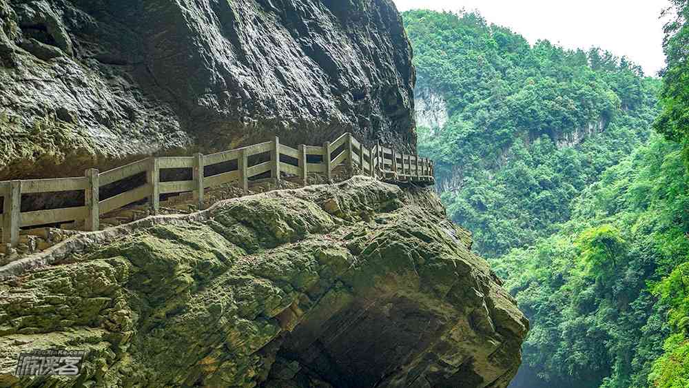 重庆武隆天坑值得一去吗？天生三桥、龙水峡地缝景色如何？