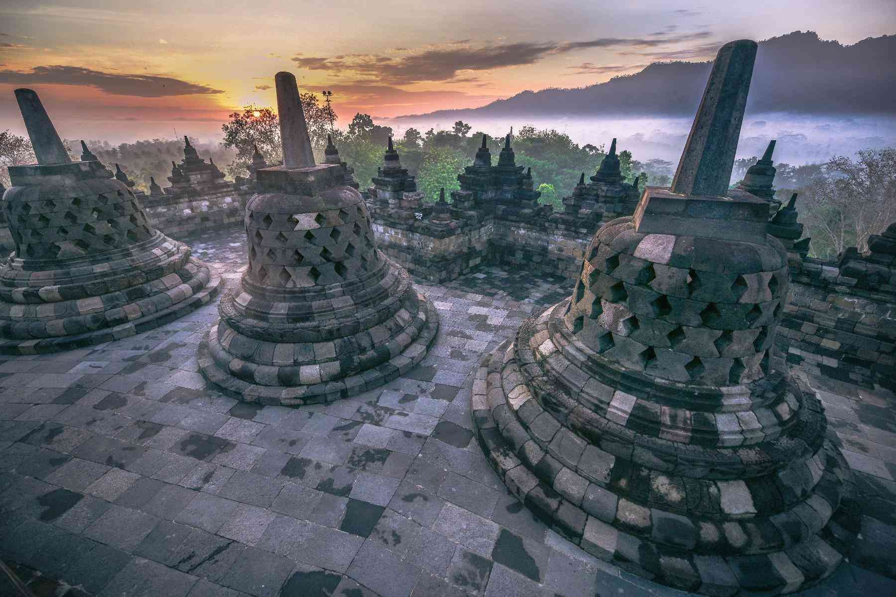 婆罗浮屠之旅，探访印尼的“金字塔”