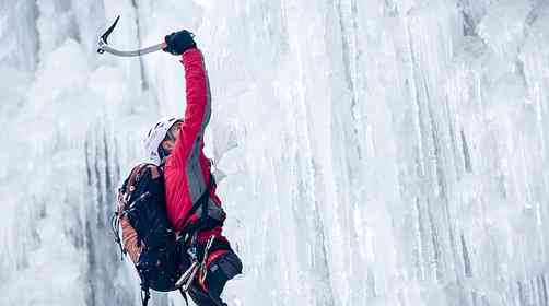 攀冰是一种怎样的体验？新手攀冰需要哪些装备？
