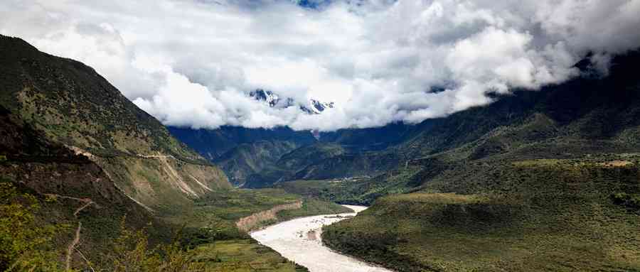 雅鲁藏布江大峡谷徒步最佳季节