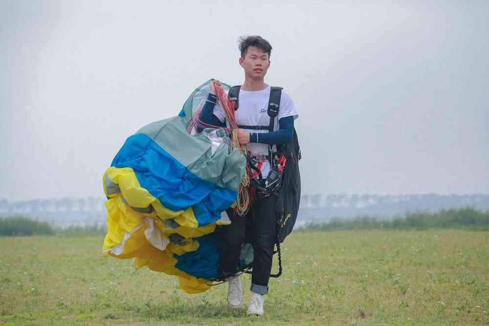 杭州周边滑翔伞基地合辑！穿越云端与太阳肩并肩